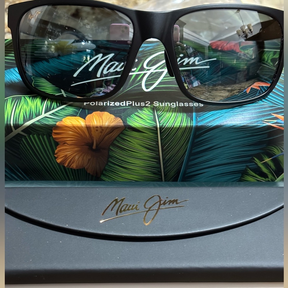 Maui Jim “Red Sand” Polarized Rectangular Sunglasses in Matte Grayish-green NIB